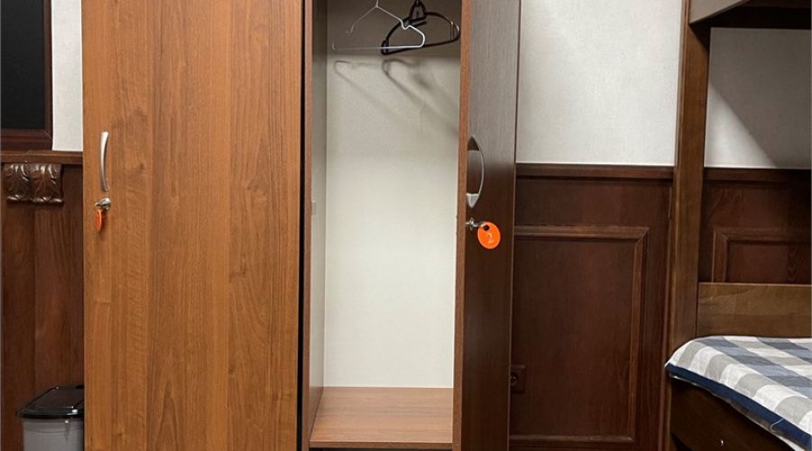 Номер Номер 1. Кровать в общем 6 местном женском номере