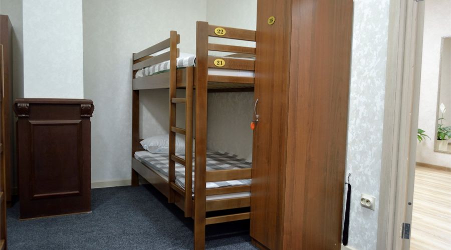 Номер Номер 4. Кровать в общем 6-ти местном номере для женщин