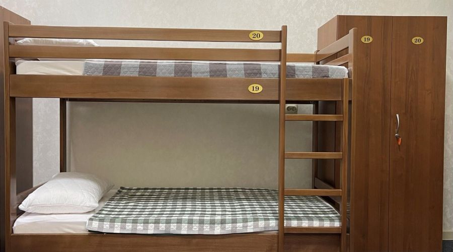 Номер Номер 4. Кровать в общем 6-ти местном номере для женщин