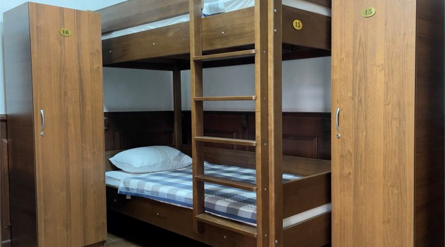 Номер Номер 3. Кровать в общем 8 местном мужском номере